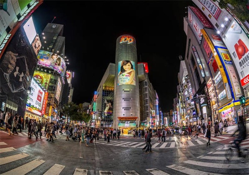 Shibuya 109 nổi bật giữa trung tâm khu Shibuya.