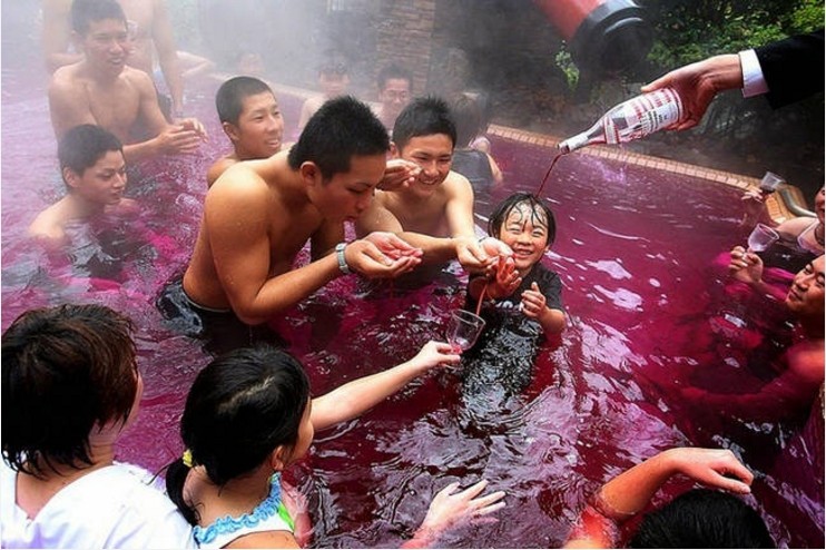 Khu Nghỉ Dưỡng Yunessun Hakone Nhật Bản Trải Nghiệm Tắm Rượu Vang Đỏ