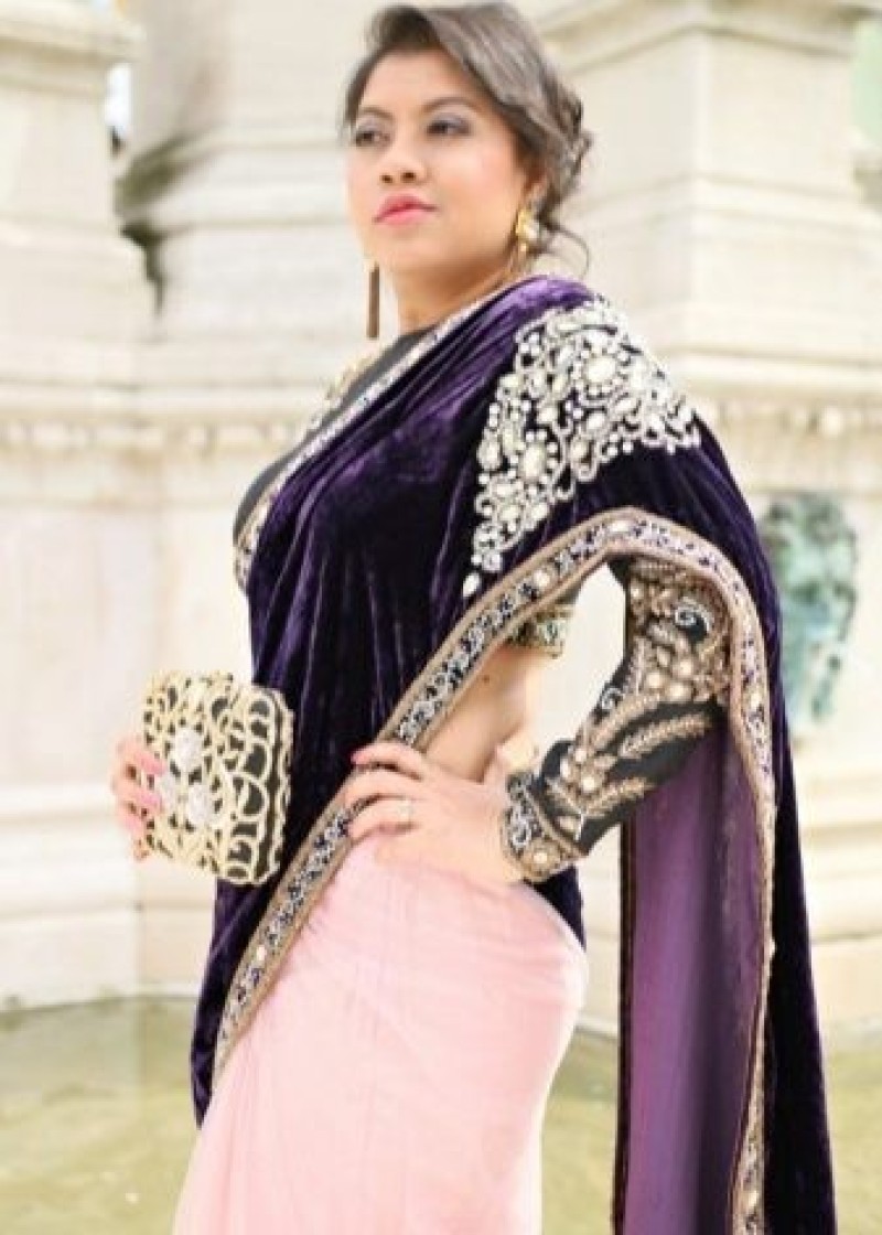 Ly hợp để saree hồng