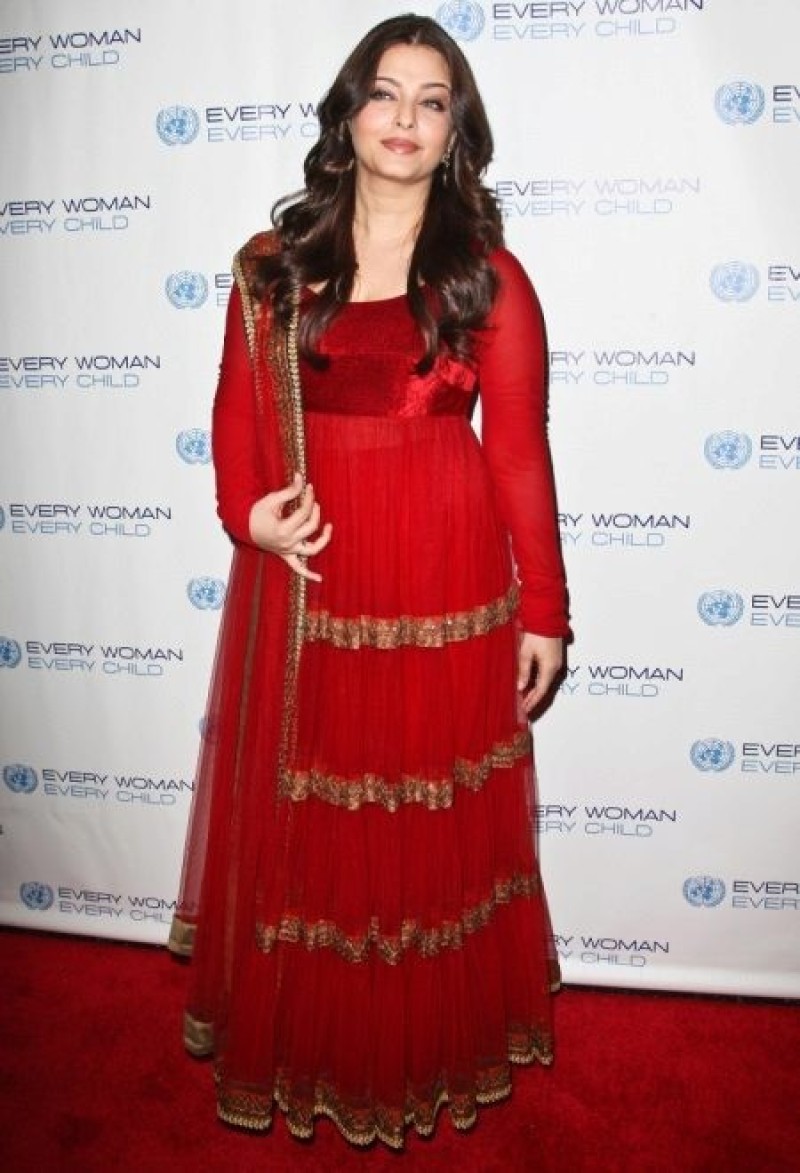 Thiên đường Aishwarya trong krksnom sari 2012