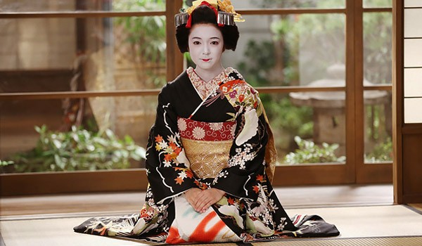 Phân Biệt Trang Phục Yukata Và Kimono Khác Nhau Điểm Nào?