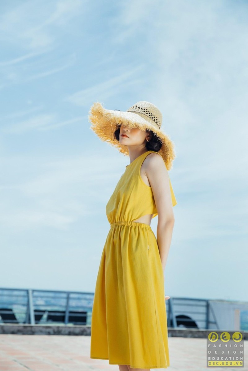 Váy liên làm từ chất liệu vải đũi 