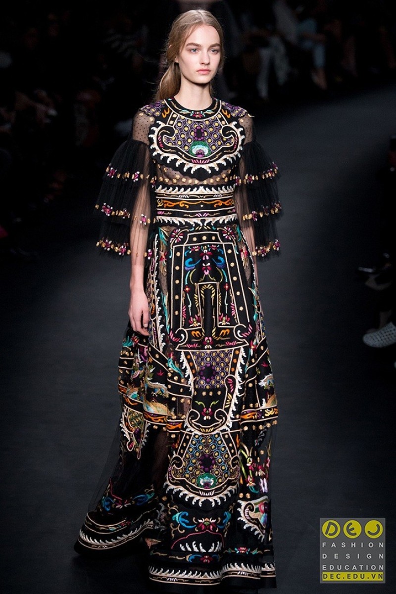 Nữ tính với váy jacquard