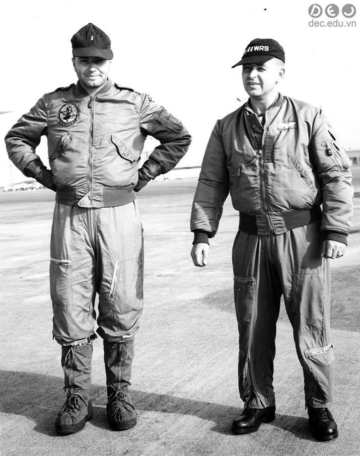 Áo Khoác Bomber ? Và Lịch Sử Ra Đời Của Áo Khoắc Bomber