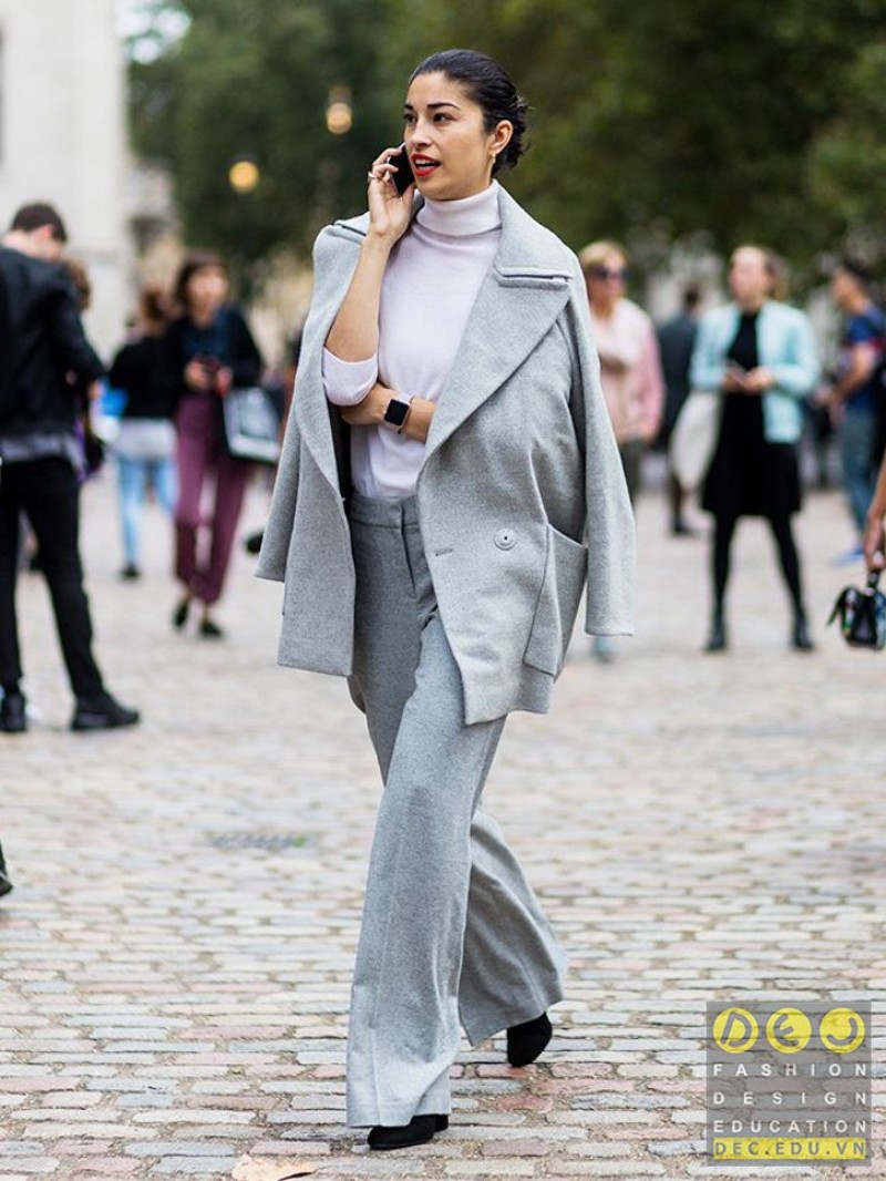 Những chiếc áo len cổ lọ kết hợp với áo khoác ngoài blazer