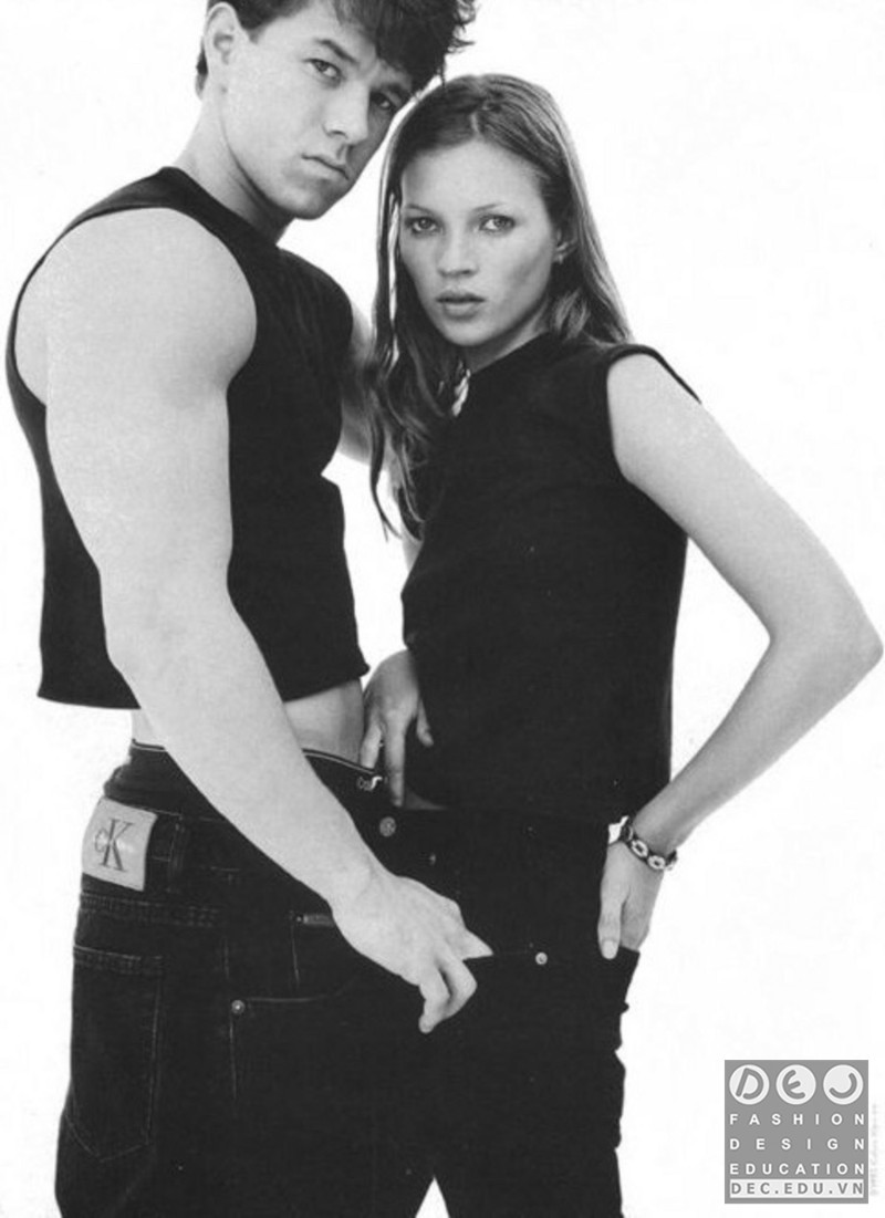 Mark Wahlberg trong trang phục croptop