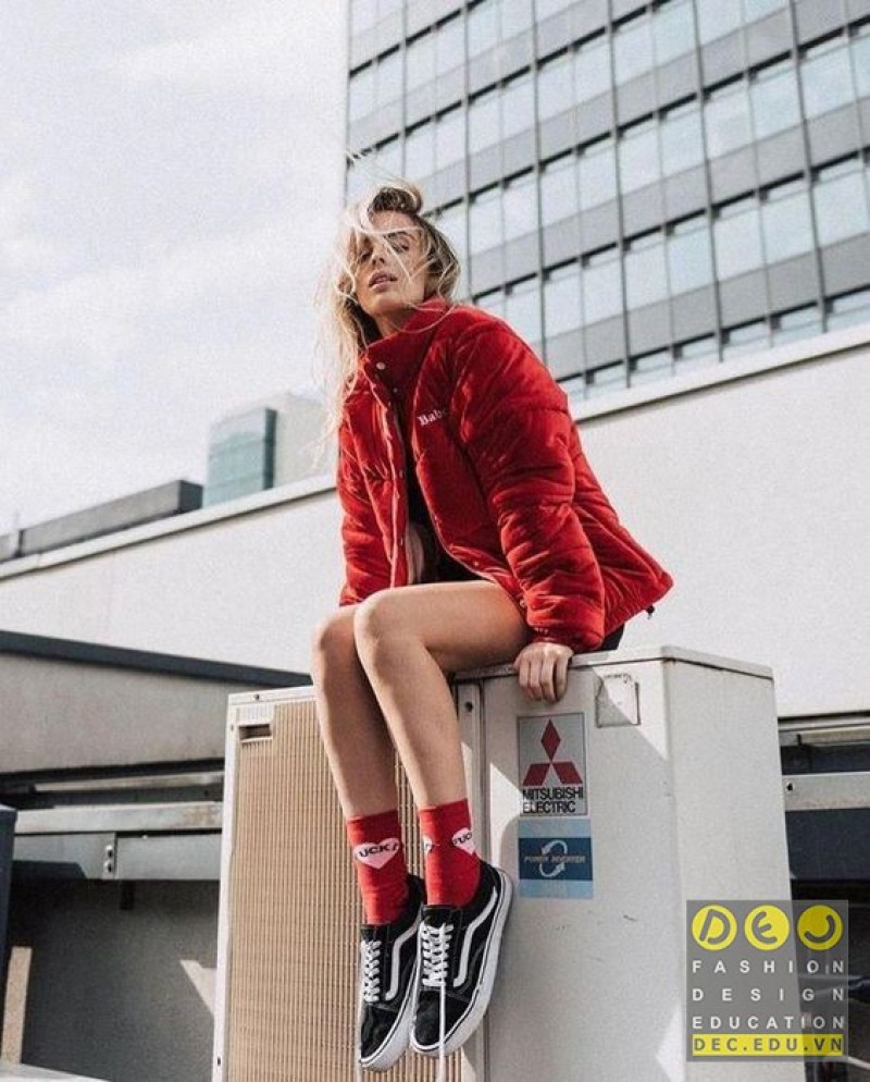 Kết hợp nhiều kiểu đồ nhưng bạn vẫn có thể giữ chất của phong cách thời trang sporty