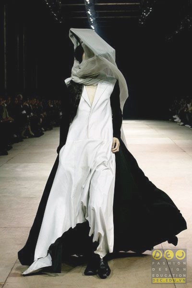 Phong cách thời trang tối giản qua thiết kế của YOHJI YAMAMOTO