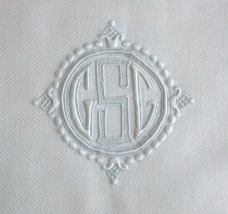 wiki-designsvn-monogram-la-gi1