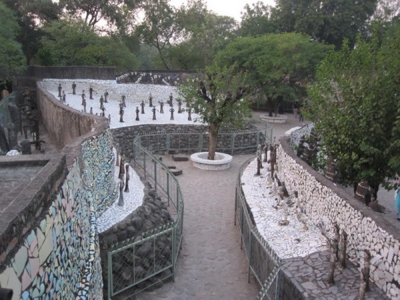 nghe-thuat-ben-ngoai-outsider-art-la-gi