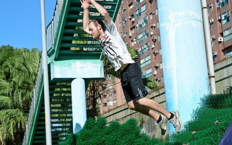 Parkour-mon-nghe-thuat-duong-pho-2_resize