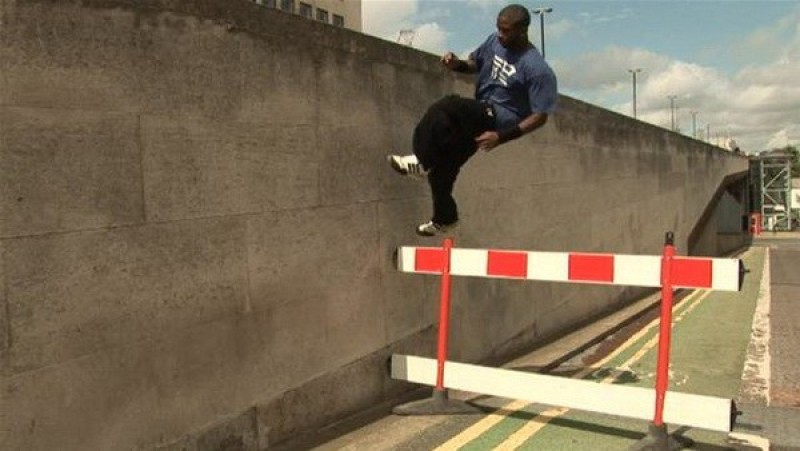 Parkour-mon-nghe-thuat-duong-pho-18_resize