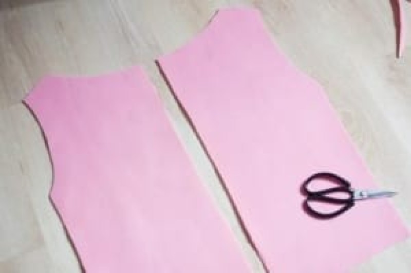 Hình dưới đây là 2 tấm vải vạt áo trước sau khi đã cắt.