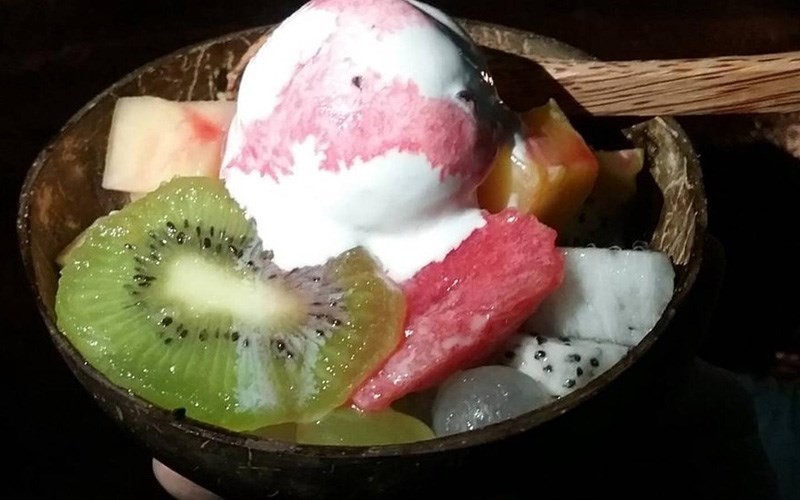 món ăn độc lạ ở sài gòn-Trái cây gáo dừa