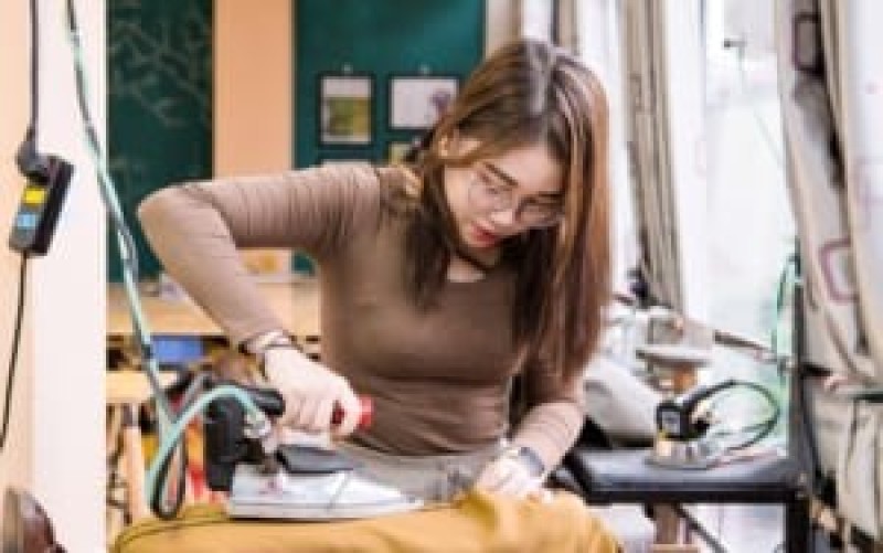 Bắt đầu từ những đường may cơ bản rồi đến các vật dụng đơn giản trong nhà sẽ giúp bạn có nhiều động lực tự học may hơn