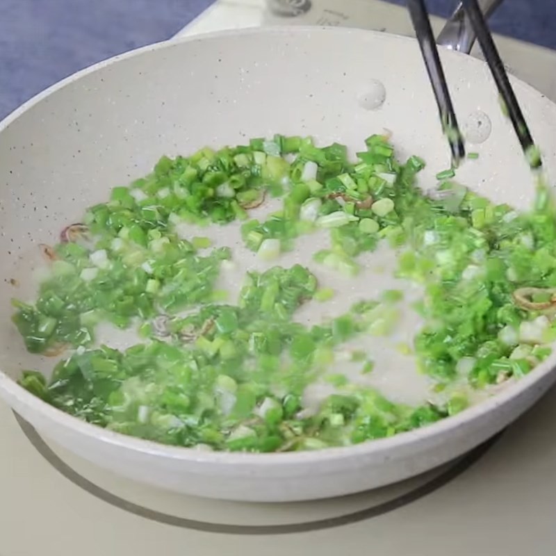 Bước 2 Làm mỡ hành Bánh tráng trộn
