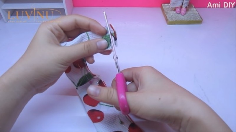 Cắt bằng phần cánh tay áo dài