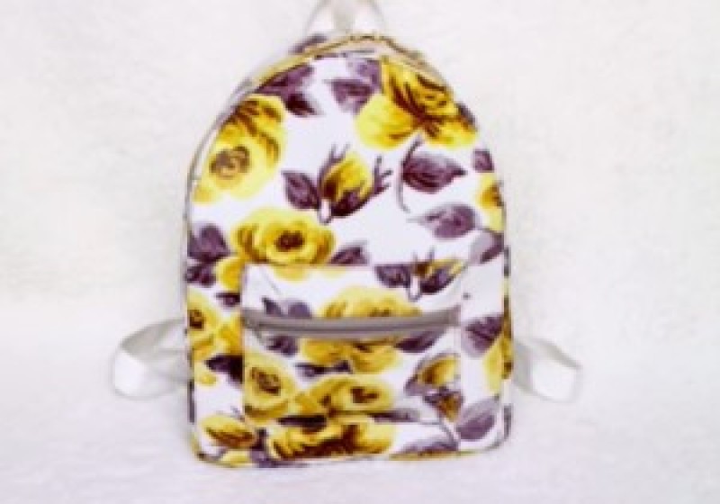 Sau cùng, bạn may phần đáy vào balo rồi lộn mặt phải ra ngoài. Như vậy, bạn đã hoàn tất theo các bước hướng dẫn cắt may balo.