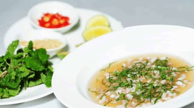 Độc và lạ với món tiết canh tôm hùm (Ảnh ST)