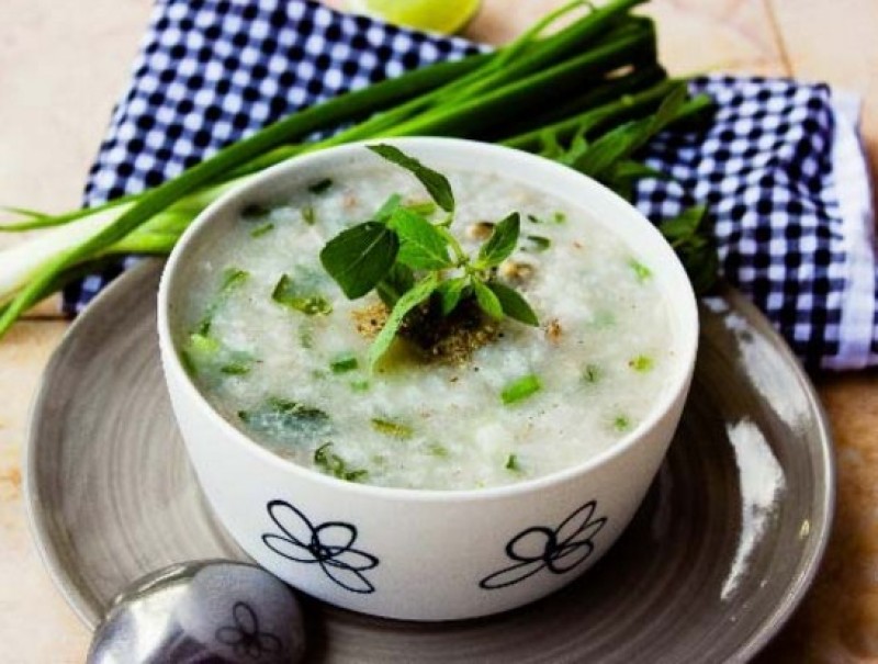Mùi thơm của cháo hàu thu hút rất nhiều người thưởng thức (Ảnh ST)