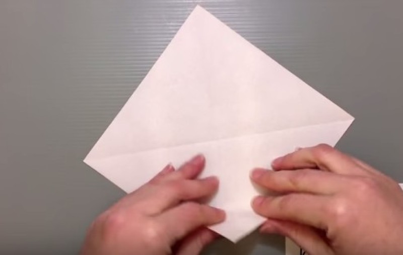Cách gấp cái bàn bằng giấy
