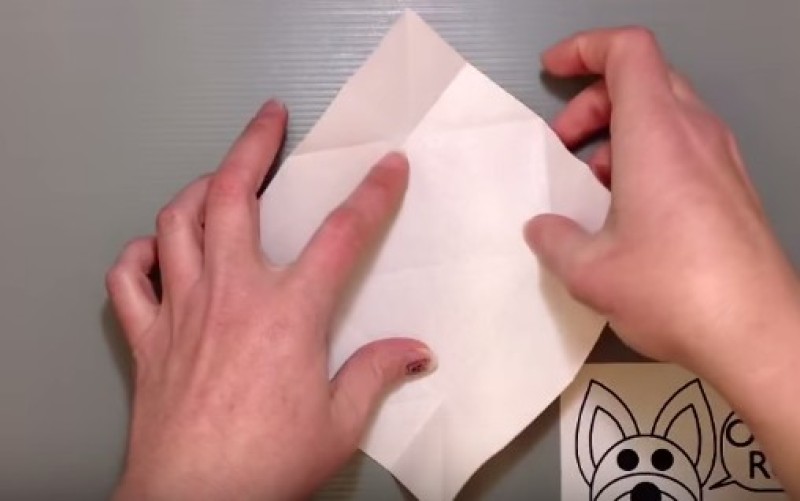 Cách gấp cái bàn bằng giấy