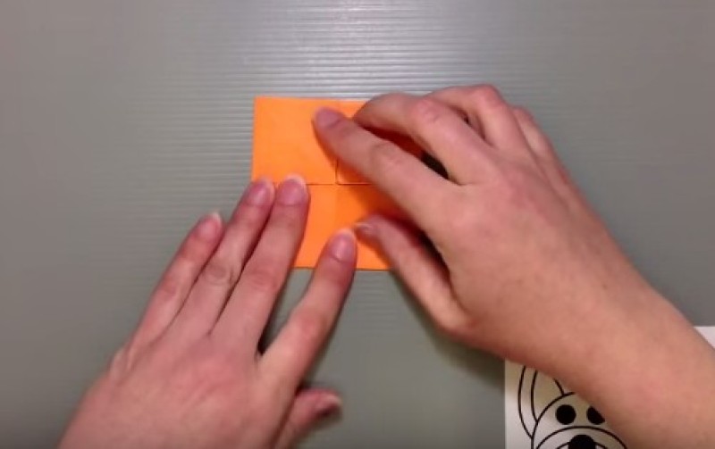 Cách gấp cái bàn bằng giấy