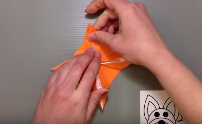 Cách gấp cái bàn bằng giấy