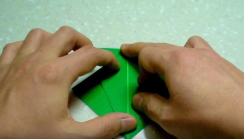 Cách xếp con bọ ngựa theo phong cách origami