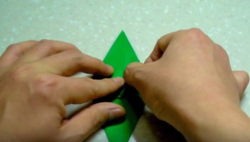 Cách xếp con bọ ngựa theo phong cách origami