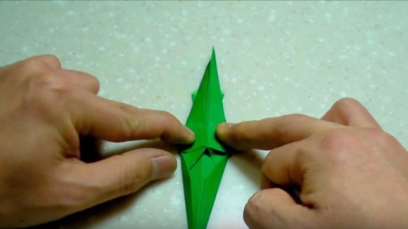 Cách xếp con bọ ngựa theo phong cách origami