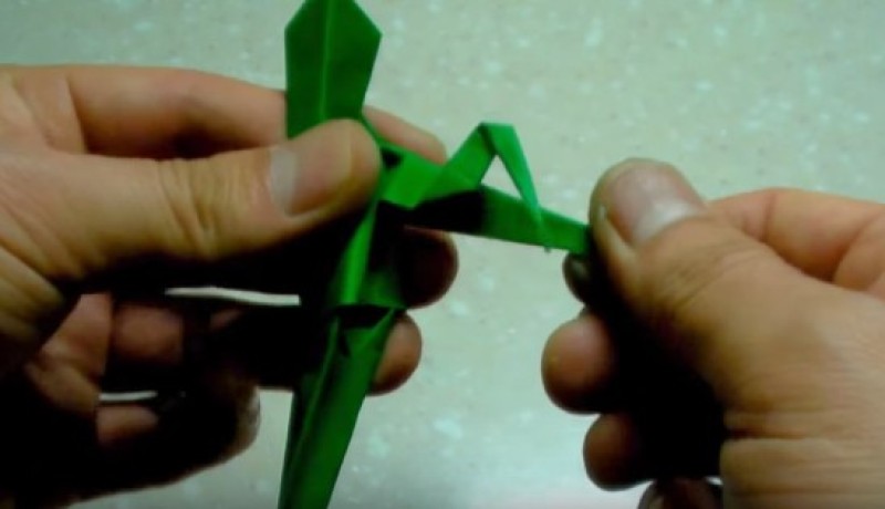 Cách xếp con bọ ngựa theo phong cách origami