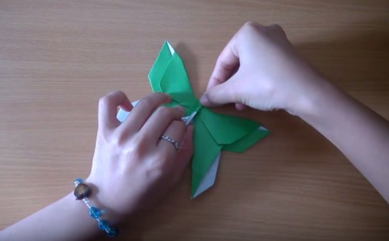 Cách xếp con bướm giấy theo phong cách origami