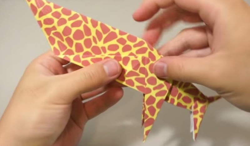 Cách gấp con kiến bằng giấy theo phong cách Origami