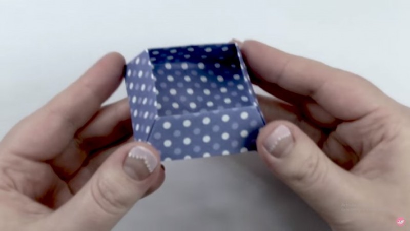 cách gấp hộp quà-Bước 3