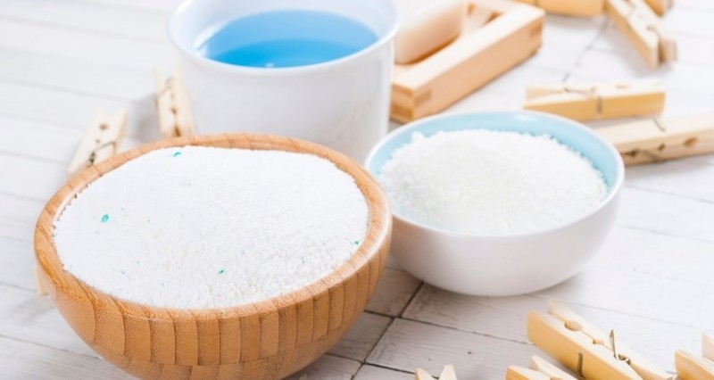 Sử dụng bột giặt hòa tan cùng với nước