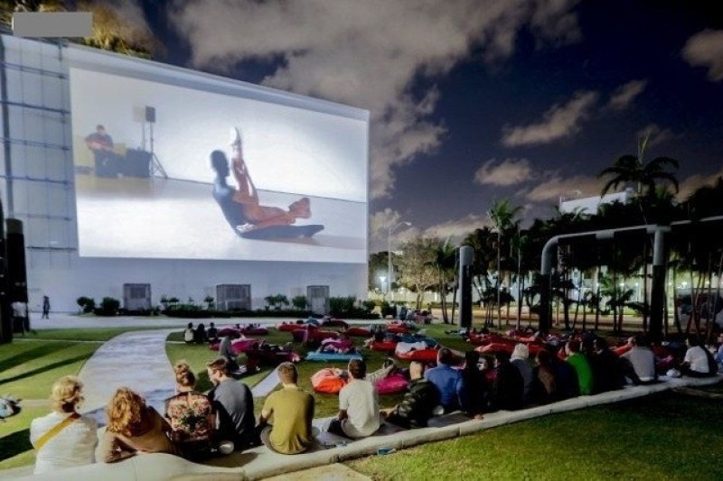 Hội chợ triển lãm Art Basel, tại Bãi biển Miami, Florida, Mỹ