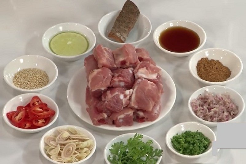 nguyên liệu món sườn heo xào chua ngọt