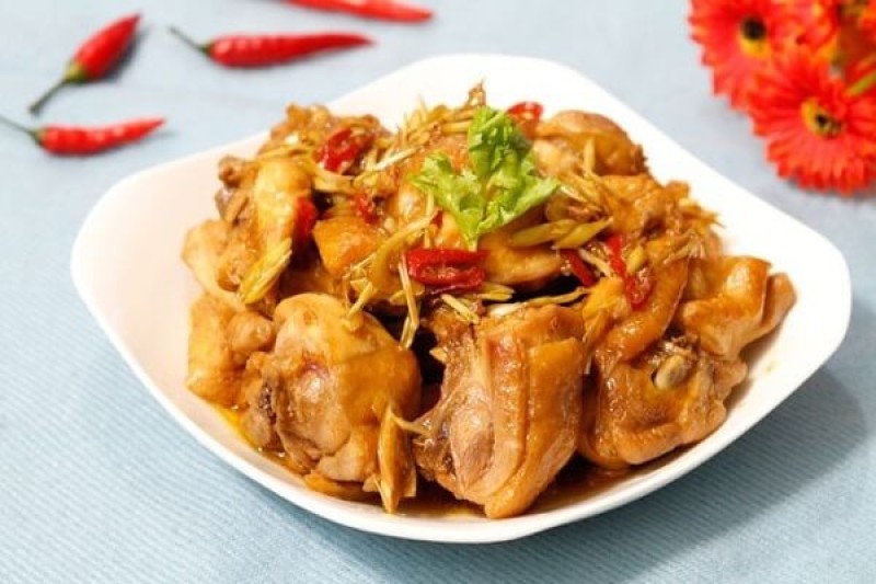 Cách chế biến gà kho sả ớt kiền Nam có phần đơn giản hơn.