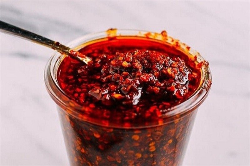 Bún bò Huế muốn ngon phải có sa tế cay nồng ăn kèm