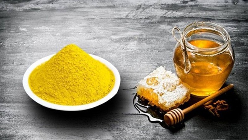Bạn nên thử qua cách tẩy tế bào chết bằng bột nghệ kết hợp với mật ong