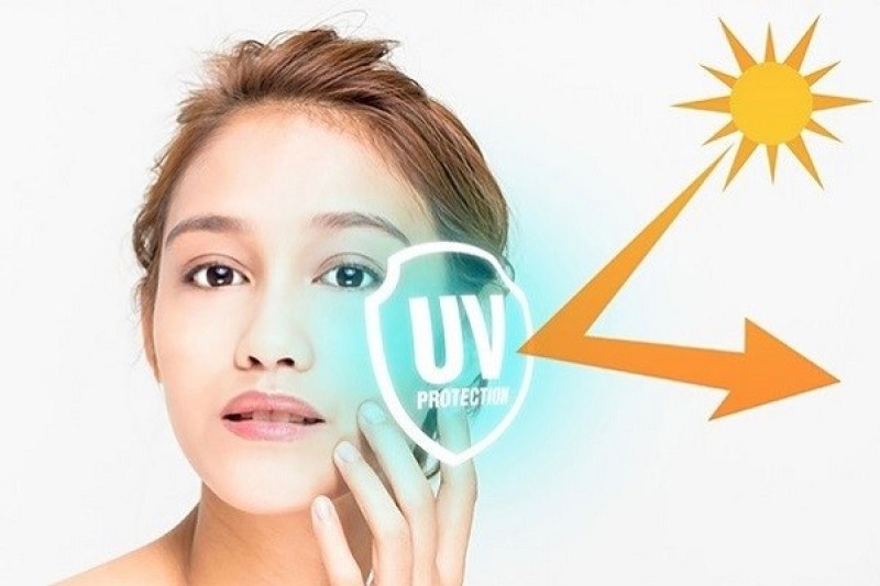 Thoa kem chống nắng giúp bảo vệ làn da khỏi ánh nắng mặt trời