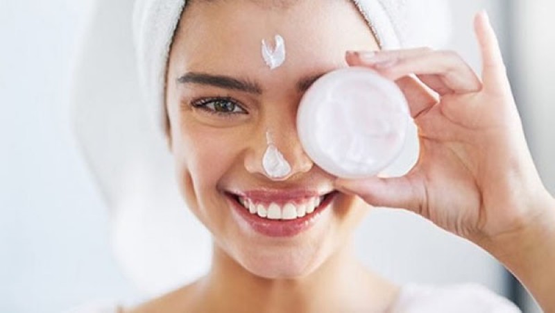 Dầu khoáng có khả năng khóa ẩm tuyệt vời.