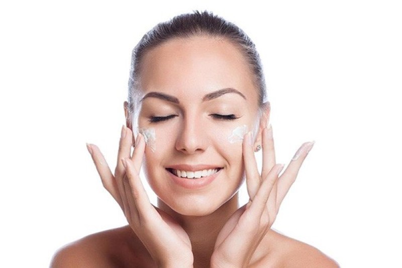 Thói quen massage sẽ giúp da mặt thêm săn chắc, mịn màng.