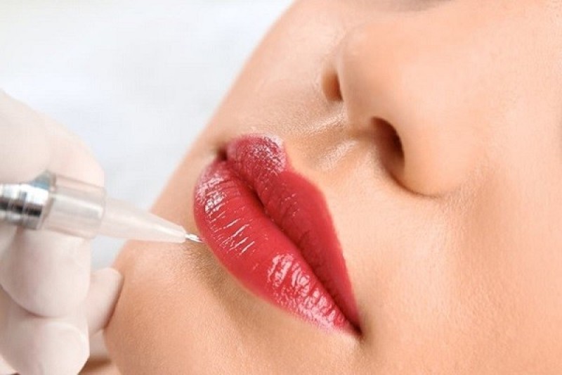 Thực hiện kiêng cữ đúng cách các loại thực phẩm gây ảnh hưởng đến môi sau khi phun xăm.