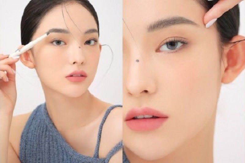 Bút chì kẻ mày dạng vặn, có độ bền màu cao.