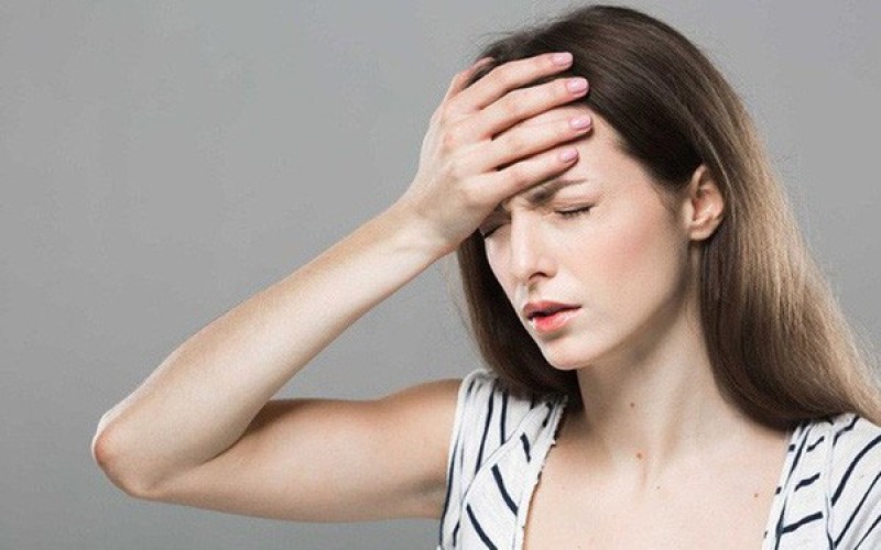 Khi có triệu chứng của tác dụng phụ thì bạn cần tạm ngưng dùng vitamin C.