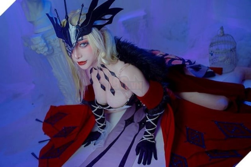 Genshin Impact: Bộ cosplay Signora không thua gì bản gốc