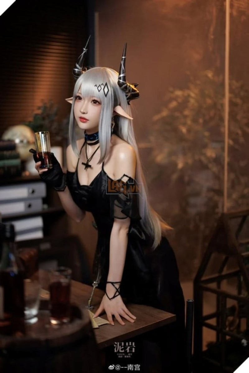 Chiêm ngưỡng nhan sắc cô nàng Mudrock của Arknights