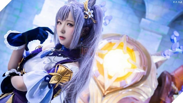 Mỹ Nhân Cosplay Waifu Keqing, Mona Trong Genshin Impact, Game Thủ Đua Nhau Giành Cưới!
